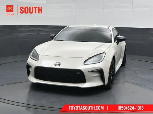 Used 2025 Toyota GR86 Premium w/ Performance Package RWD image 5