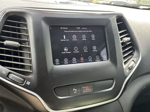 Used 2019 Jeep Cherokee Latitude Plus AWD/4WD image 15