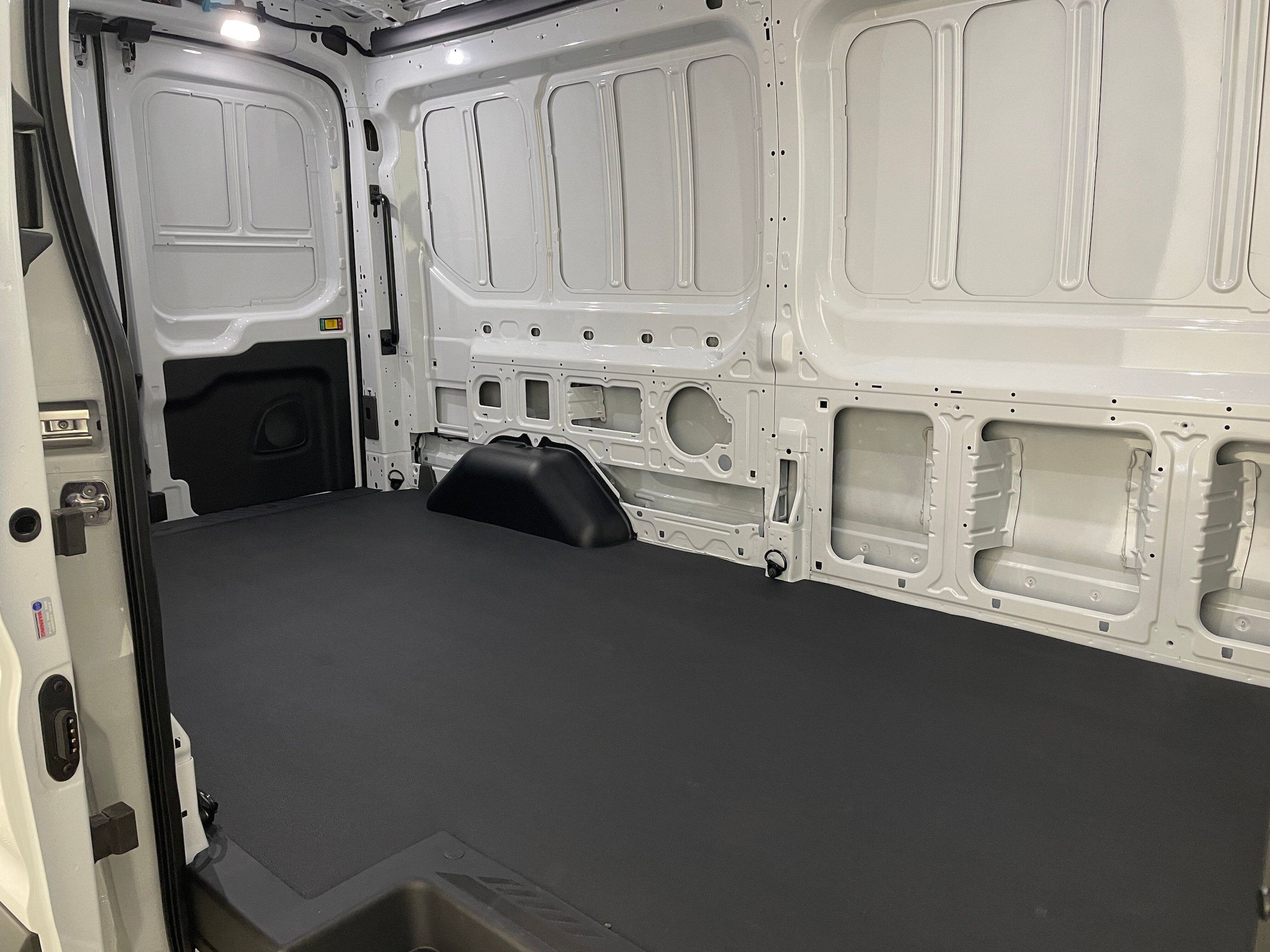 New 2025 Ford Transit 250 148 Medium Roof RWD image 4