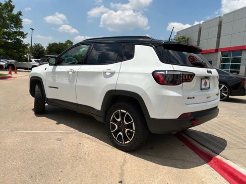Used 2025 Jeep Compass Trailhawk AWD/4WD image 8