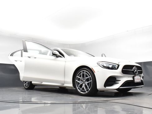 Used 2021 Mercedes-Benz E 350 4MATIC Sedan w/ Premium Package image 32