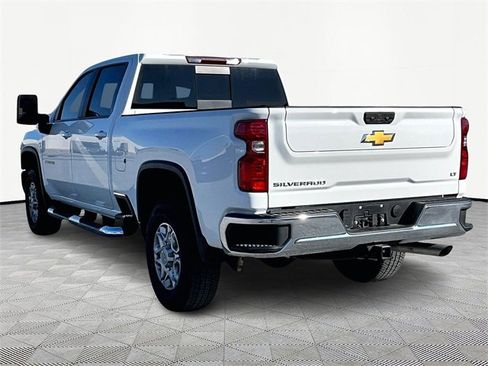 Used 2025 Chevrolet Silverado 2500 LT image 4