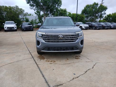 New 2026 Volkswagen Atlas SE FWD image 2