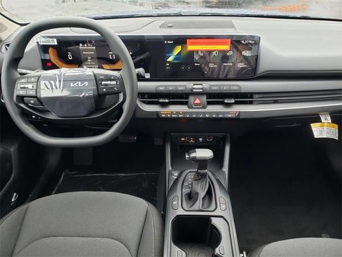 New 2025 Kia K4 LXS image 9