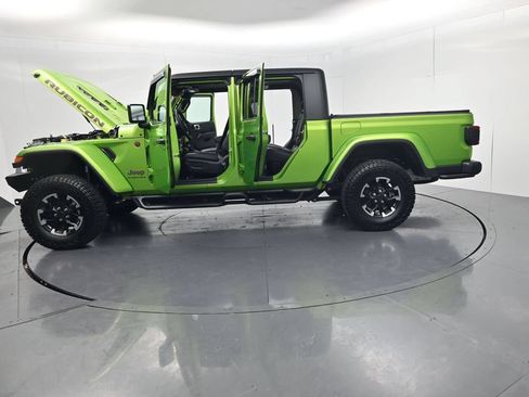 Used 2025 Jeep Gladiator Rubicon w/ Convenience Group AWD/4WD image 62
