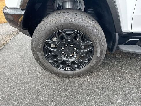 Used 2025 GMC Hummer EV 3X w/ LPO, Cargo Utility Package image 12