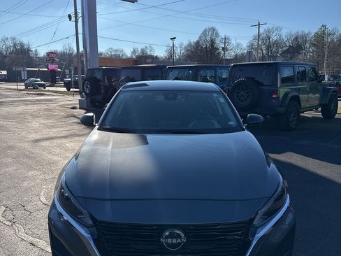 Used 2024 Nissan Altima 2.5 SV image 23