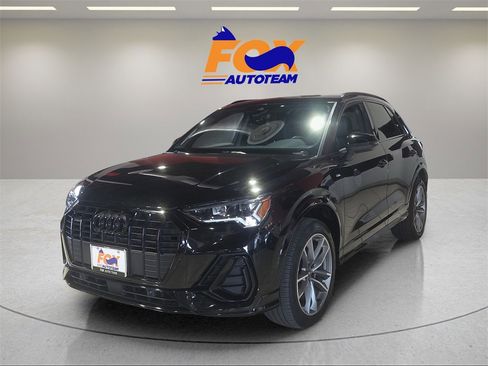Used 2023 Audi Q3 2.0T Premium w/ Black Optic Sport Package image 1