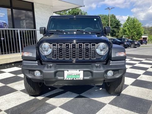 Used 2025 Jeep Wrangler Unlimited Sport AWD/4WD image 3