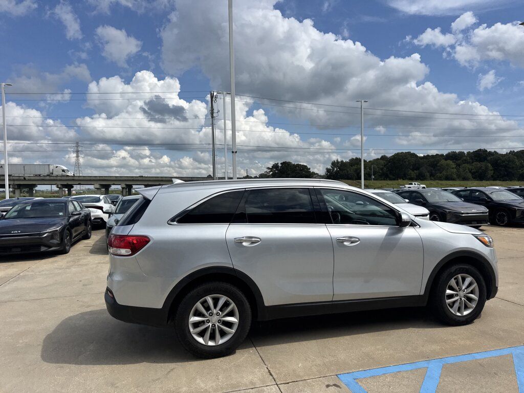 Used 2018 Kia Sorento FWD image 14
