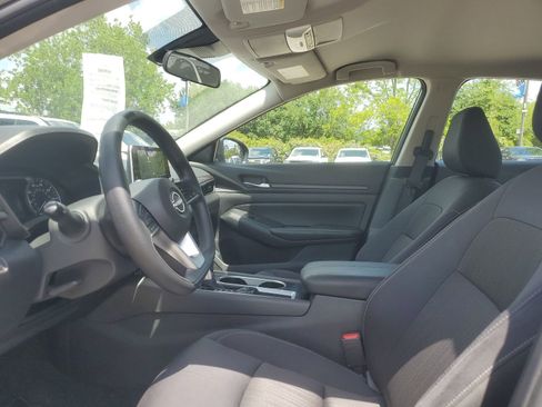 Used 2024 Nissan Altima 2.5 SV FWD image 8
