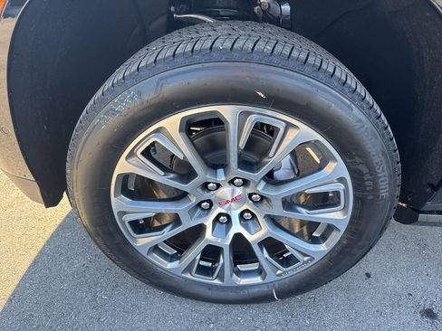 New 2025 GMC Yukon XL Denali w/ Sun & Power Step Package image 33