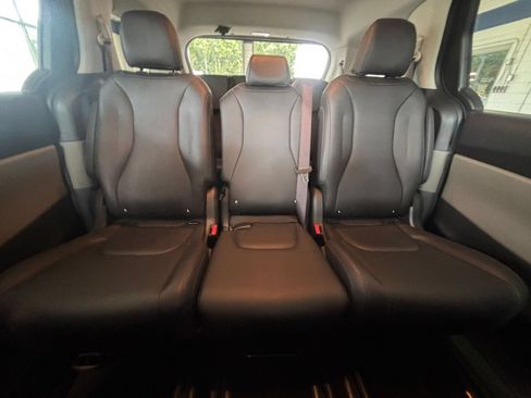 Used 2026 Kia Carnival FWD image 40