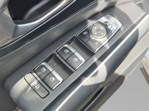 Certified 2025 Kia Sorento S FWD image 16