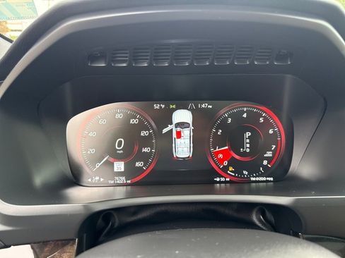 Used 2017 Volvo XC90 T6 Momentum w/ Vision Package image 21