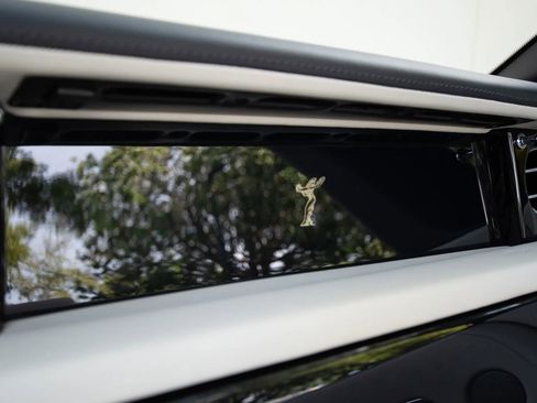 Used 2016 Rolls-Royce Phantom Drophead Coupe image 50