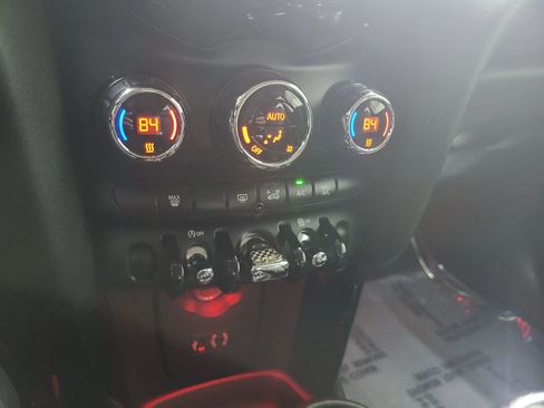 Used 2015 MINI Cooper S image 32