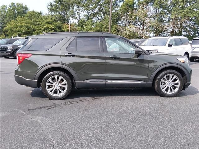 Certified 2023 Ford Explorer XLT w/ Equipment Group 202A AWD/4WD image 3