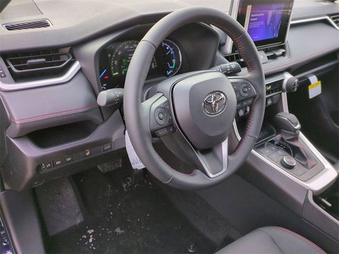 New 2025 Toyota RAV4 SE image 9