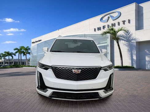 Used 2023 Cadillac XT6 Luxury FWD image 2