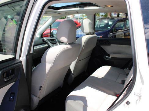 Used 2015 Subaru Forester 2.5i Premium w/ All-Weather Package AWD/4WD image 13