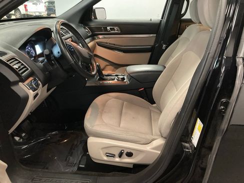 Used 2018 Ford Explorer XLT w/ Equipment Group 201A AWD/4WD image 18