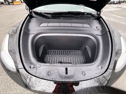 Used 2023 Tesla Model Y Long Range image 28