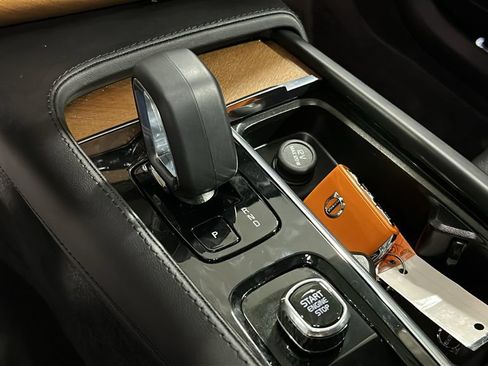 Certified 2023 Volvo XC90 B6 Plus AWD/4WD image 16