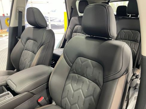 New 2026 Nissan Pathfinder Platinum image 16