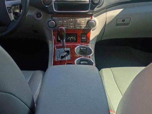 Used 2013 Toyota Highlander Limited image 16