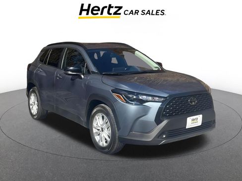 Used 2025 Toyota Corolla Cross LE image 1