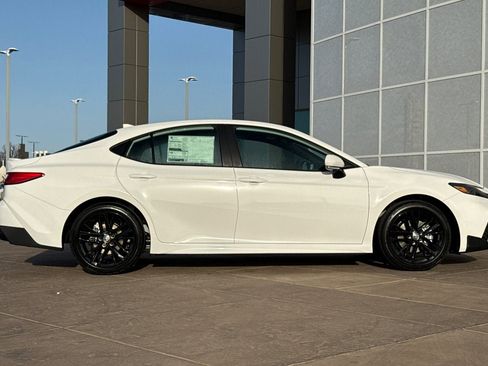 New 2026 Toyota Camry SE image 3