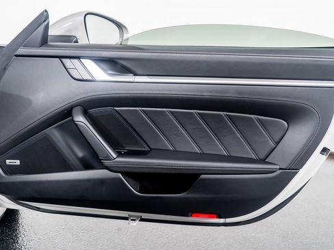 Used 2022 Porsche 911 Turbo image 38