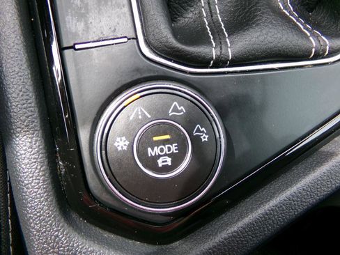 Used 2023 Volkswagen Taos SE AWD/4WD image 31