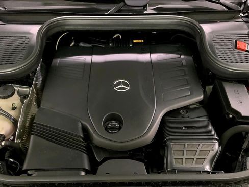 Used 2025 Mercedes-Benz GLS 450 4MATIC image 31