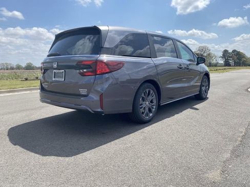 New 2026 Honda Odyssey Touring image 5