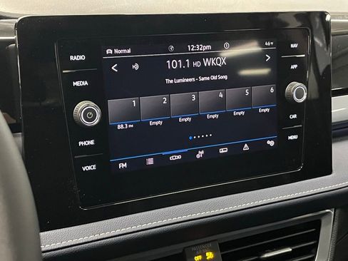 New 2025 Volkswagen Taos SEL image 27