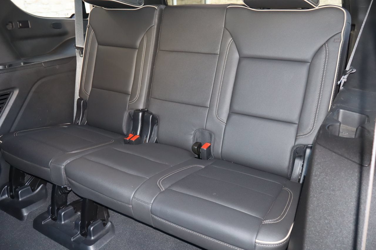 Used 2023 GMC Yukon SLT AWD/4WD image 7