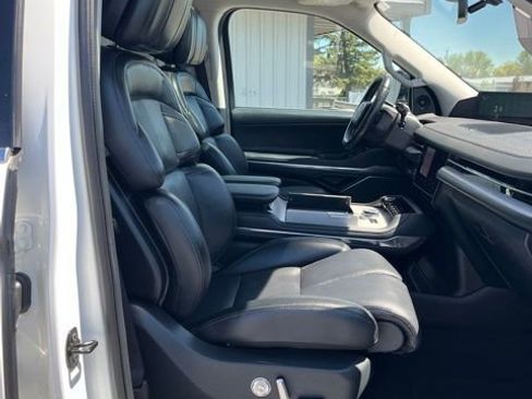 Used 2025 Lincoln Navigator Reserve AWD/4WD image 30