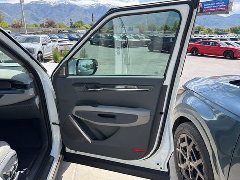 Used 2024 Kia EV9 Land AWD/4WD image 36