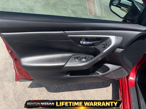 Used 2017 Nissan Altima 2.5 SR w/ Midnight Edition Package FWD image 11