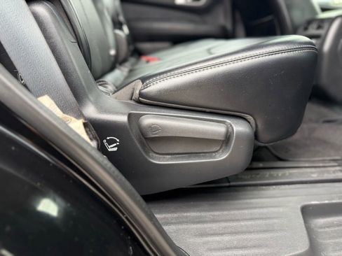 Used 2018 Nissan Pathfinder SL w/ SL Premium Package image 28