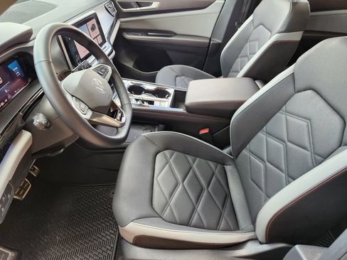 Used 2024 Volkswagen Atlas Peak Edition SE AWD/4WD image 14