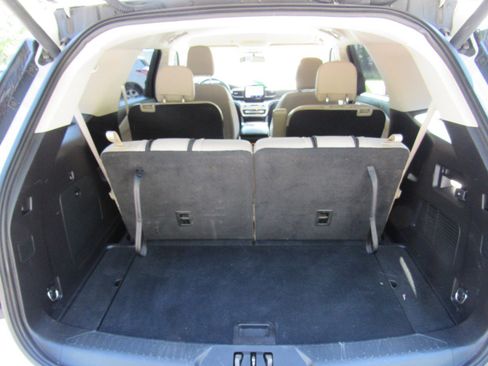 Used 2021 Ford Explorer XLT w/ Equipment Group 202A AWD/4WD image 7