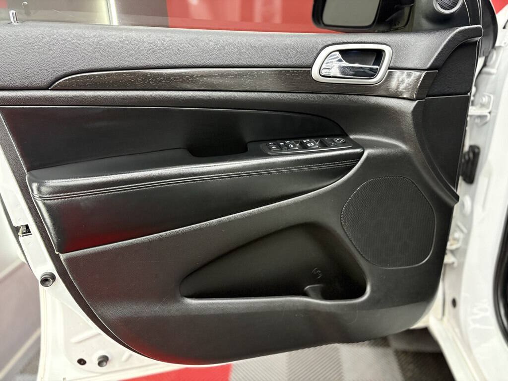 Used 2018 Jeep Grand Cherokee Altitude AWD/4WD image 7