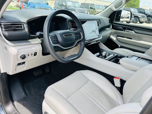 Used 2023 Jeep Wagoneer L Series III w/ Premium Group I AWD/4WD image 20