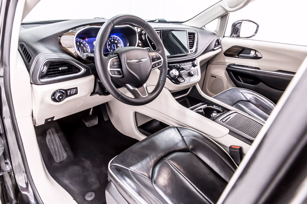 Used 2022 Chrysler Pacifica Limited FWD image 26