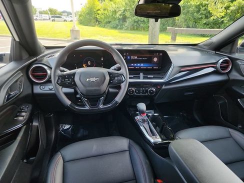 Used 2024 Chevrolet Trax RS w/ Sunroof Package FWD image 33