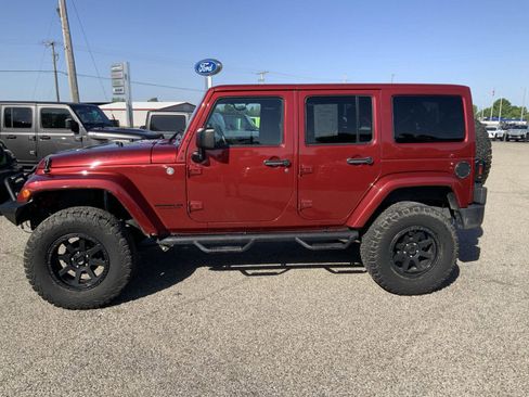 Used 2012 Jeep Wrangler Unlimited Sahara AWD/4WD image 5