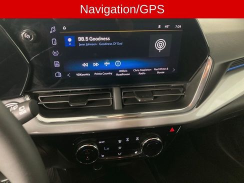 Used 2025 Chevrolet Trax LT w/ Driver Confidence Package image 3